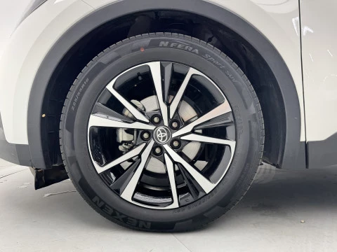 Toyota C-HR 1.8 Active Hybrid 140