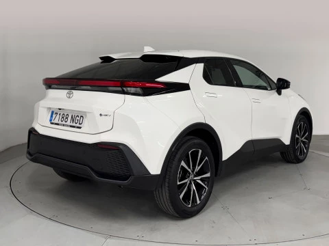 Toyota C-HR 1.8 Active Hybrid 140