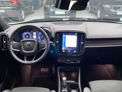 Volvo XC40 1.5 T2 R-DESIGN AUTO 5P