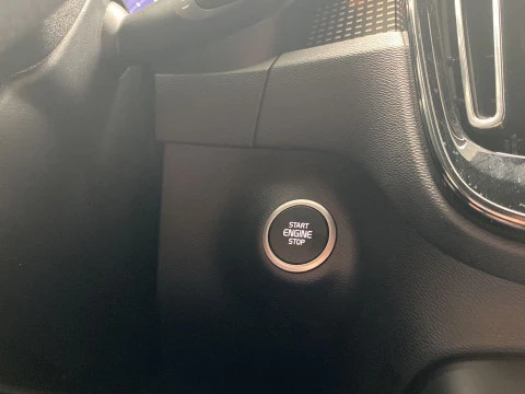 Volvo XC40 1.5 T2 R-DESIGN AUTO 5P