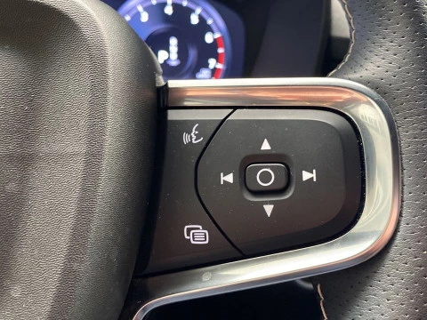 Volvo XC40 1.5 T2 R-DESIGN AUTO 5P