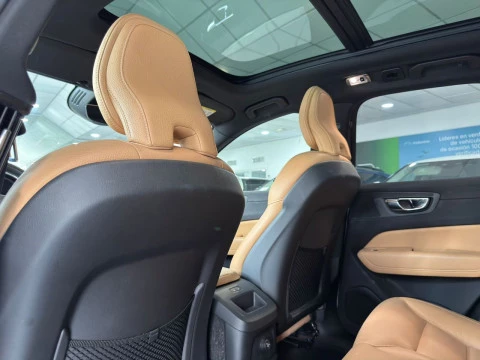 Volvo XC60 Business Plus T8 Twin AWD