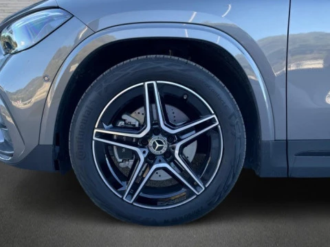 Mercedes-Benz GLA  200 d