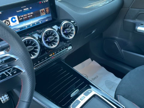 Mercedes-Benz GLA  200 d