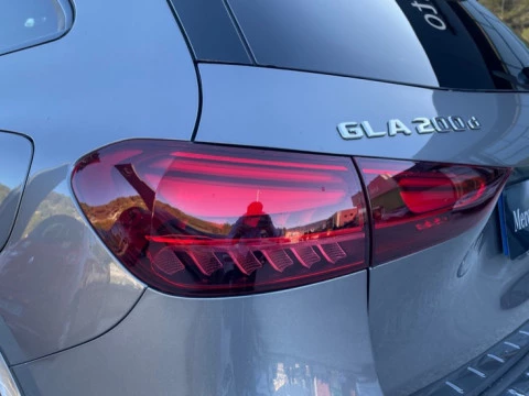 Mercedes-Benz GLA  200 d