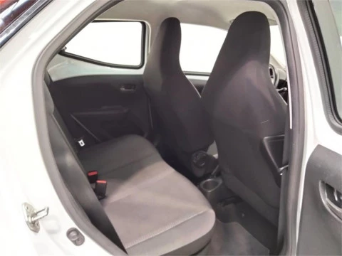 Toyota Aygo 5 Puertas x-play 70 Manual 5v