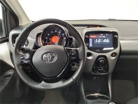 Toyota Aygo 5 Puertas x-play 70 Manual 5v