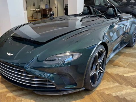 Aston Martin Vantage V12 Speedster 