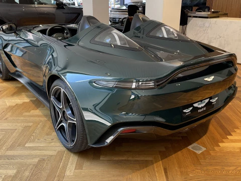 Aston Martin Vantage V12 Speedster 