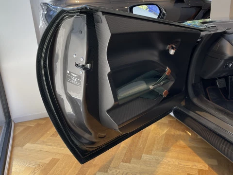 Aston Martin Vantage V12 Speedster 