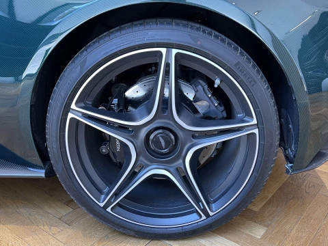 Aston Martin Vantage V12 Speedster 