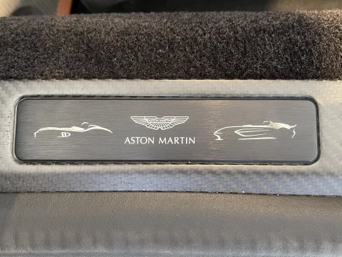 Aston Martin Vantage V12 Speedster 