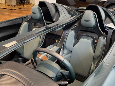 Aston Martin Vantage V12 Speedster 