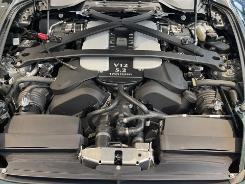 Aston Martin Vantage V12 Speedster 