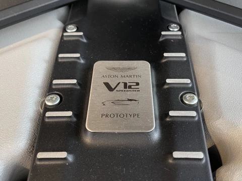 Aston Martin Vantage V12 Speedster 