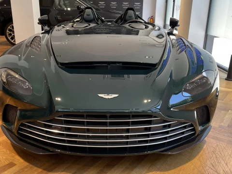 Aston Martin Vantage V12 Speedster 