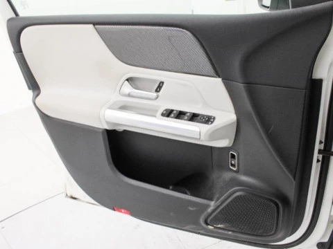 Mercedes-Benz Clase B 1.3 B 180 136 5P