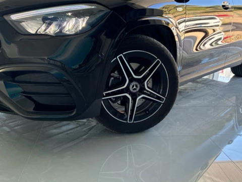 Mercedes-Benz GLA  250 e