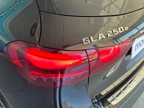 Mercedes-Benz GLA  250 e