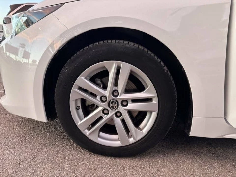 Toyota Corolla 1.8 125H ACTIVE TECH E-CVT