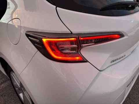 Toyota Corolla 1.8 125H ACTIVE TECH E-CVT