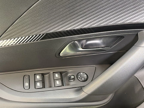 Peugeot e-2008 Electrico Allure 115 kW (156 CV)