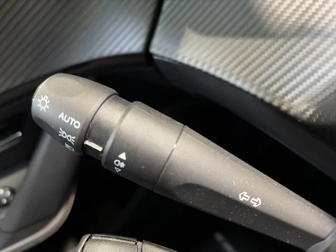 Peugeot e-2008 Electrico Allure 115 kW (156 CV)