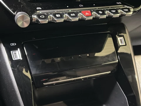 Peugeot e-2008 Electrico Allure 115 kW (156 CV)