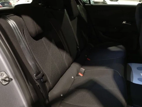 Peugeot 308 5P Active Pack BlueHDi 130 S&S EAT8