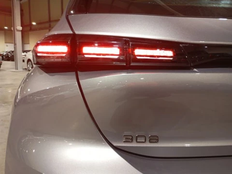 Peugeot 308 5P Active Pack BlueHDi 130 S&S EAT8