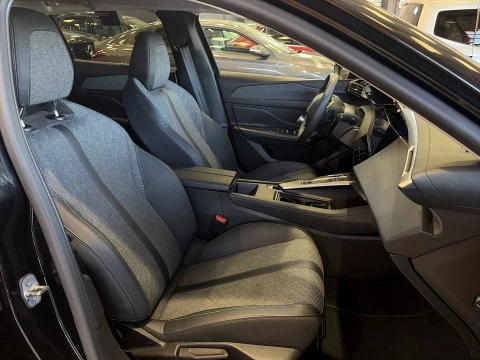 Peugeot 408 Puretech 130 Allure Pack EAT8 96 kW (130 CV)