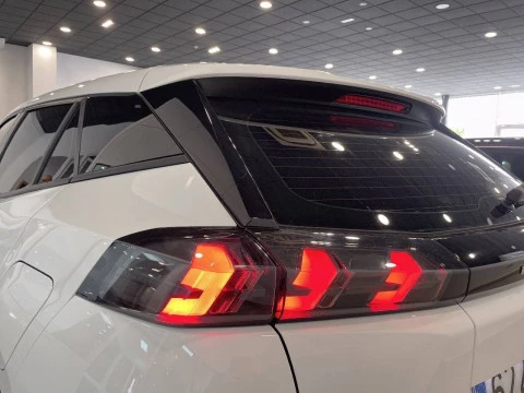 Peugeot 2008 Active Pack Puretech 100 S&S BVM6