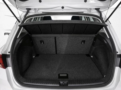 Maletero Seat Arona 1.0 TSI (115CV) Style XL con capaciodad de 355 litros.