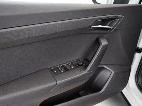 Botones de control en puerta del piloto del Seat Arona 1.0 TSI (115CV) Style XL.