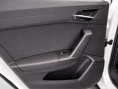 Botones de control en puerta trasera del Seat Arona 1.0 TSI (115CV) Style XL.