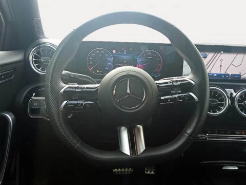 Mercedes-Benz Clase A 180 100 kW (136 CV)