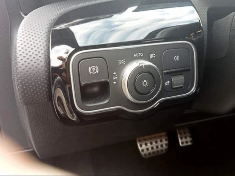 Mercedes-Benz Clase A 180 100 kW (136 CV)