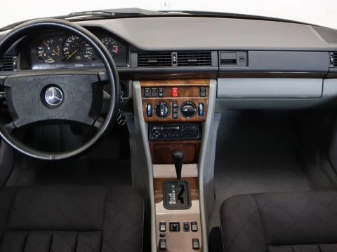 Mercedes-Benz E-CLASS 300 CE 24V 2P