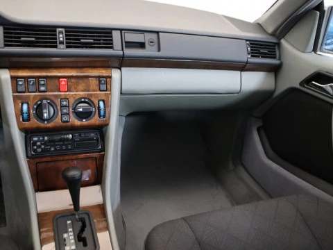 Mercedes-Benz E-CLASS 300 CE 24V 2P