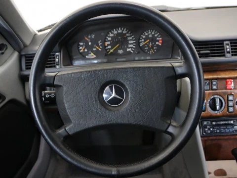 Mercedes-Benz E-CLASS 300 CE 24V 2P