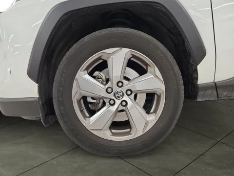 Toyota Rav4 2.5l 220H Advance