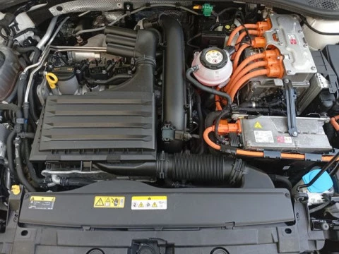 Seat Nuevo León SP 1.4 e-Hybrid DSG S&S Xcellence Go L