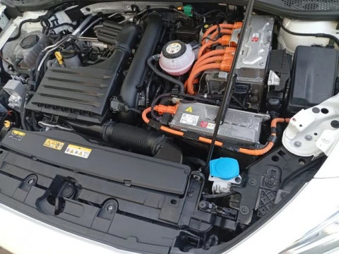 Seat Nuevo León SP 1.4 e-Hybrid DSG S&S Xcellence Go L