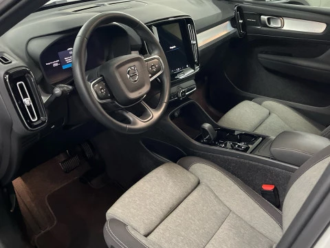 Volvo XC40 XC40 Plus, B3 Mild Hybrid, Gasolina, Dark