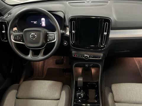 Volvo XC40 XC40 Plus, B3 Mild Hybrid, Gasolina, Dark