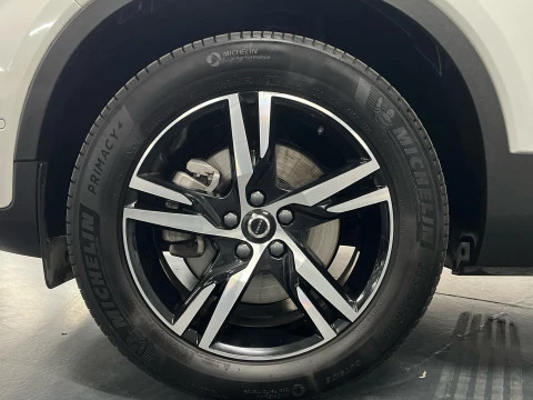 Volvo XC40 XC40 Plus, B3 Mild Hybrid, Gasolina, Dark