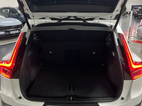 Volvo XC40 XC40 Plus, B3 Mild Hybrid, Gasolina, Dark