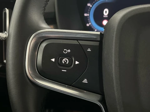 Volvo XC40 XC40 Plus, B3 Mild Hybrid, Gasolina, Dark