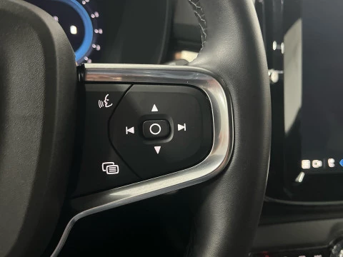 Volvo XC40 XC40 Plus, B3 Mild Hybrid, Gasolina, Dark