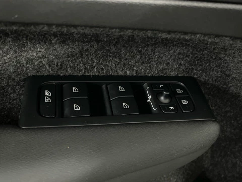 Volvo XC40 XC40 Plus, B3 Mild Hybrid, Gasolina, Dark